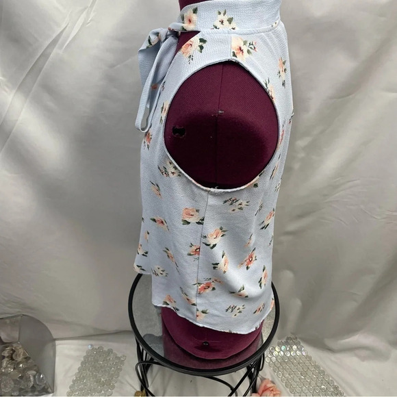 E&M Collection Women blue floral Sleeveless Blouse - Picture 6 of 9